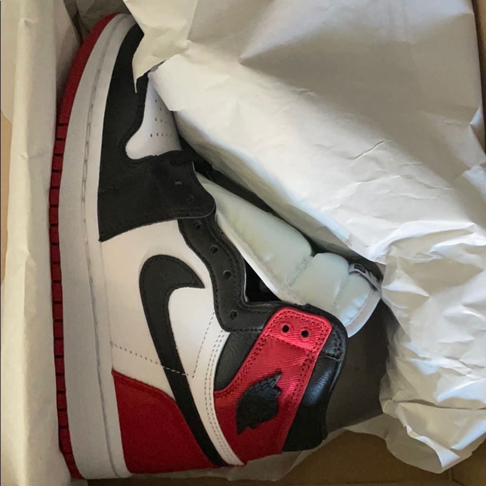 AIR JORDAN 1 RETRO HIGH - Satin Black Toe